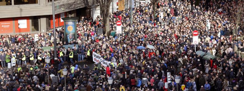 Madrid, Barcelona, Bilbao, San Sebastián, Vigo... protestan en las calles por el insuficiente alza del 0,25% y piden que estas ayudas se revaloricen en función del IPC