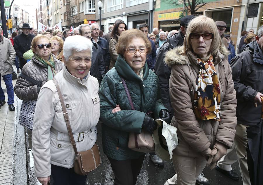 Fotos: Los pensionistas asturianos se manifiestan en Gijón por una pensión digna