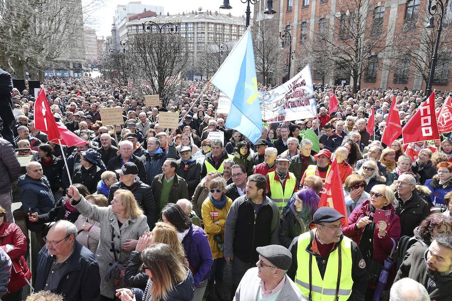 Fotos: Los pensionistas asturianos se manifiestan en Gijón por una pensión digna