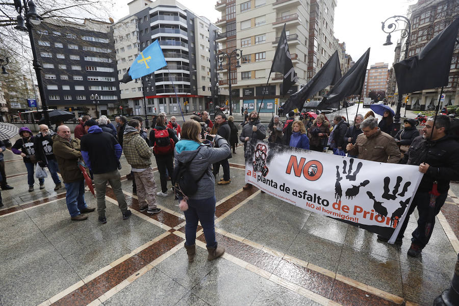 Fotos: Miles de personas se concentra en Gijón contra la contaminación en Asturias