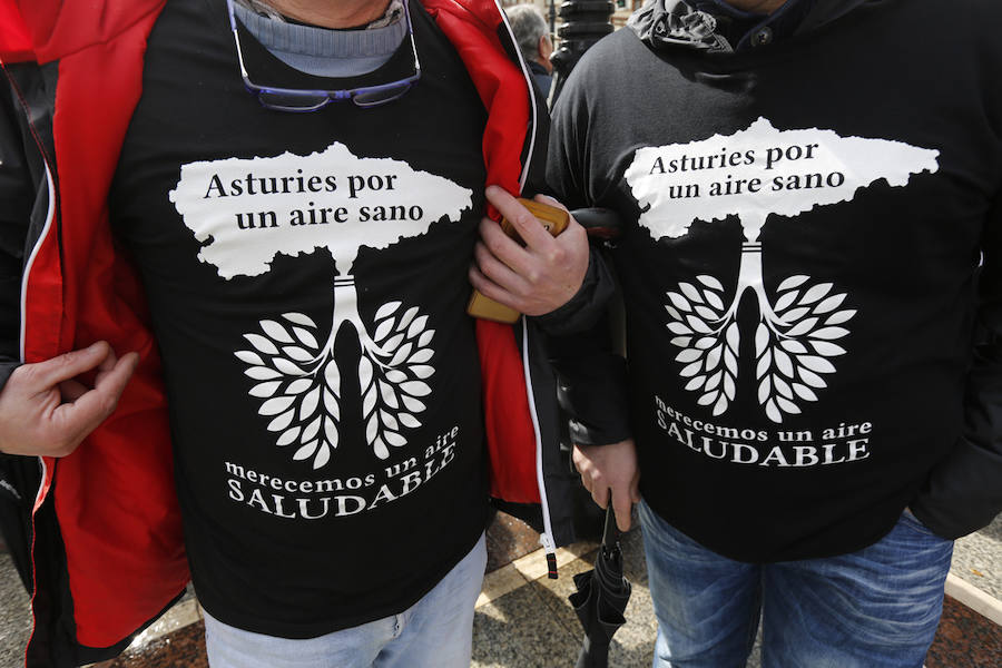 Fotos: Miles de personas se concentra en Gijón contra la contaminación en Asturias