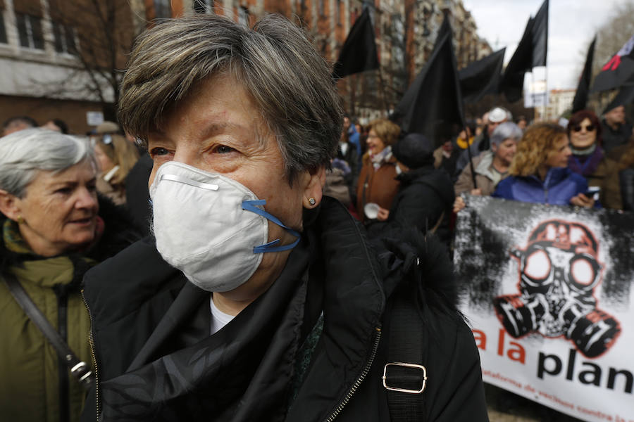 Fotos: Miles de personas se concentra en Gijón contra la contaminación en Asturias