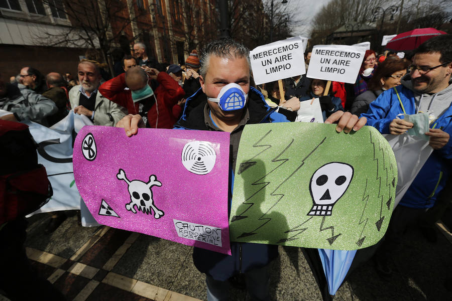 Fotos: Miles de personas se concentra en Gijón contra la contaminación en Asturias