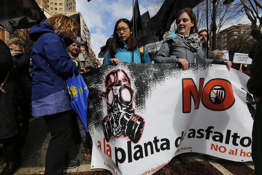 Fotos: Miles de personas se concentra en Gijón contra la contaminación en Asturias