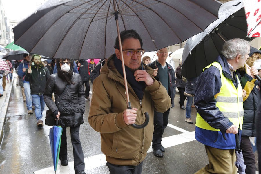 Fotos: Miles de personas se concentra en Gijón contra la contaminación en Asturias