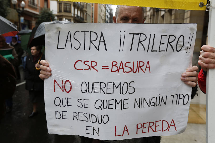 Fotos: Miles de personas se concentra en Gijón contra la contaminación en Asturias