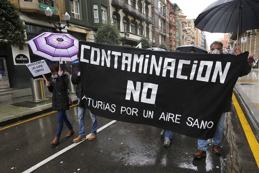 Fotos: Miles de personas se concentra en Gijón contra la contaminación en Asturias