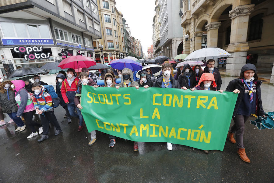 Fotos: Miles de personas se concentra en Gijón contra la contaminación en Asturias