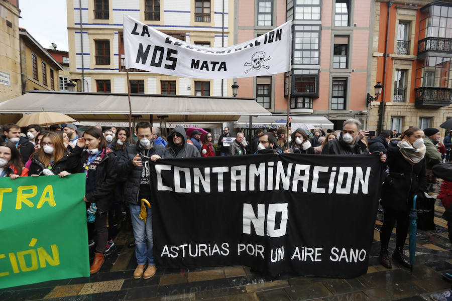 Fotos: Miles de personas se concentra en Gijón contra la contaminación en Asturias