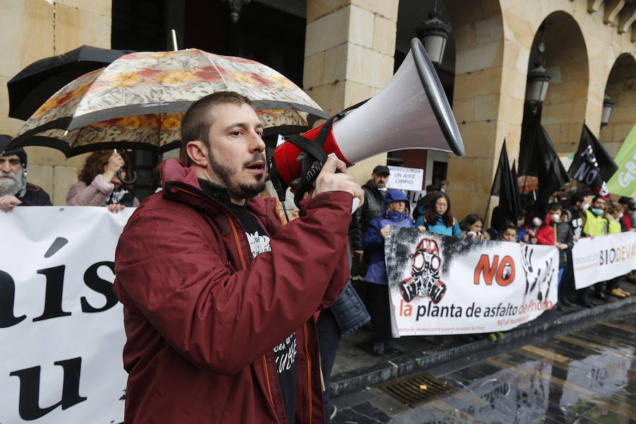 Fotos: Miles de personas se concentra en Gijón contra la contaminación en Asturias