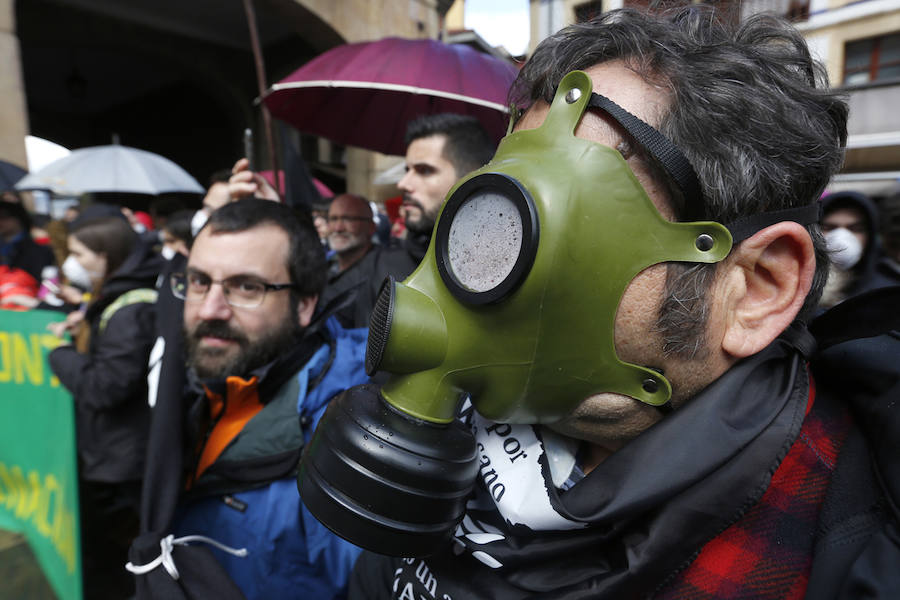 Fotos: Miles de personas se concentra en Gijón contra la contaminación en Asturias