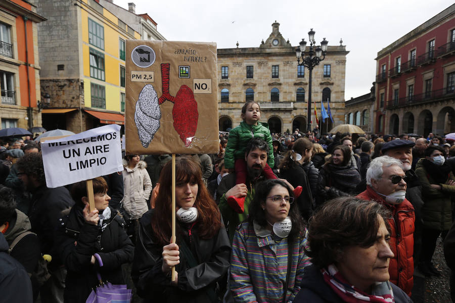 Fotos: Miles de personas se concentra en Gijón contra la contaminación en Asturias