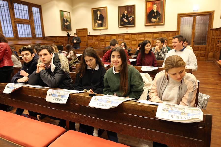 Medio centenar de estudiantes asturianos han participado en la gran final de STARTinnova, el programa de fomento de la cultura emprendedora que organiza EL COMERCIO. Organizados en cinco equipos han presentado sus proyectos ante un jurado de expertos en el Aula Magna del Edificio Histórico de la Universidad de Oviedo.
