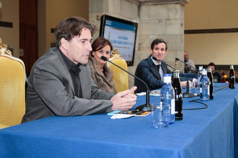 El acto tuvo lugar en el patio del Centro de Cultura Antiguo Instituto y estuvo presidido por la alcaldesa de Gijón, Carmen Moriyón, y el director de Ser Gijón y Ser Avilés, Pablo González-Palacios.