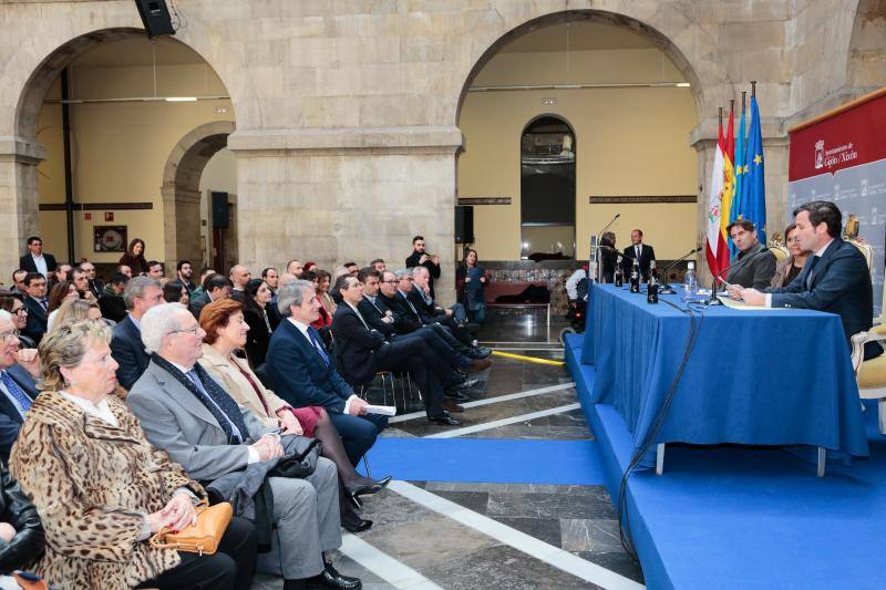 El acto tuvo lugar en el patio del Centro de Cultura Antiguo Instituto y estuvo presidido por la alcaldesa de Gijón, Carmen Moriyón, y el director de Ser Gijón y Ser Avilés, Pablo González-Palacios.