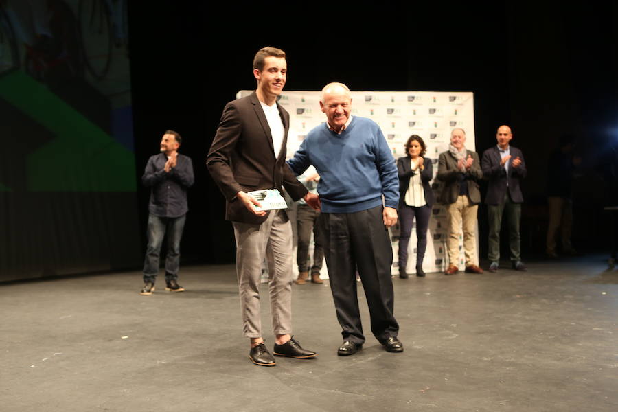 El árbitro José Francisco Pérez y el atleta Santiago Somoza recibieron el premio especial, en una gala en la que se ensalzaron valores como la amistad, la solidaridad y la entrega.