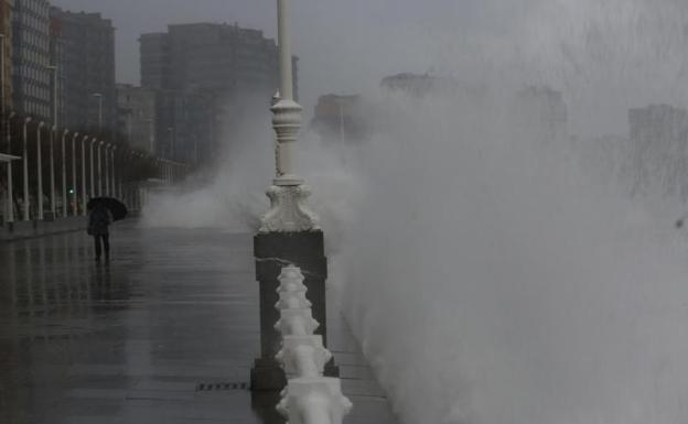 Galería. Oleaje en Gijón.