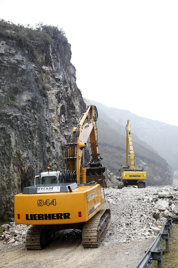 Las palas completaban ayer la rampa y la plataforma. 