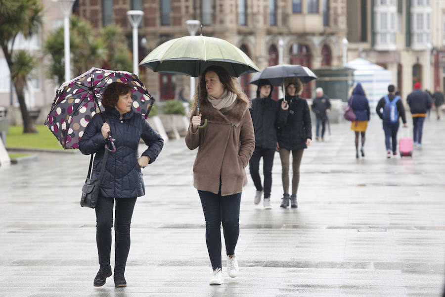 Viesques o Fontaciera son algunas de las zonas que se han visto más afectadas por las intensas precipitaciones caídas este domingo