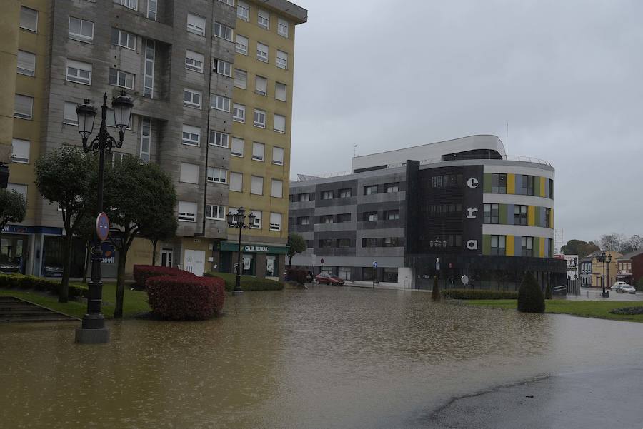 Las intensas y constantes lluvias de este domingo han ocasionado inundaciones en varios puntos del Principado, que ha activado el nivel de prealerta en fase 2