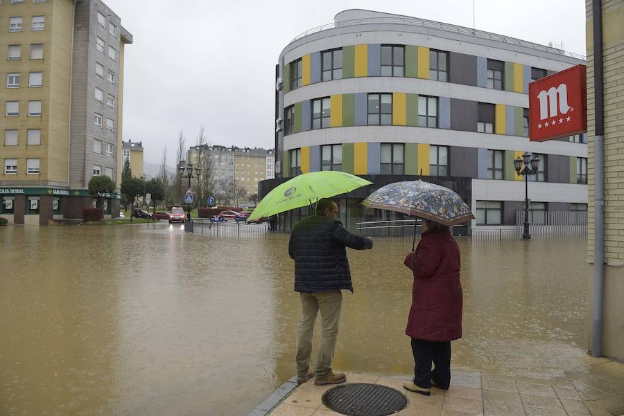 Las intensas y constantes lluvias de este domingo han ocasionado inundaciones en varios puntos del Principado, que ha activado el nivel de prealerta en fase 2