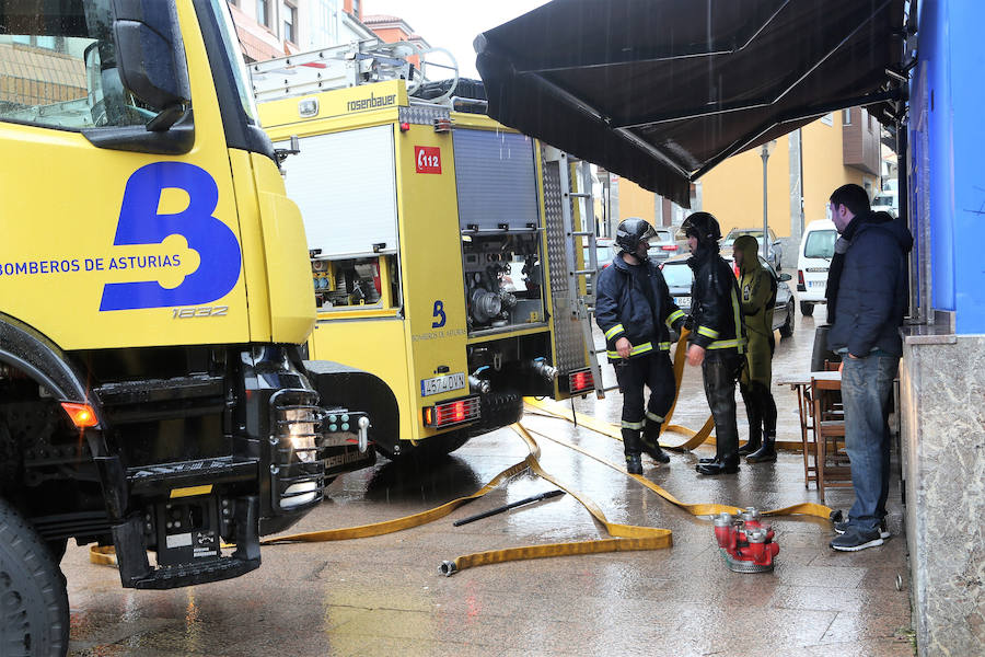 Las intensas y constantes lluvias de este domingo han ocasionado inundaciones en varios puntos del Principado, que ha activado el nivel de prealerta en fase 2