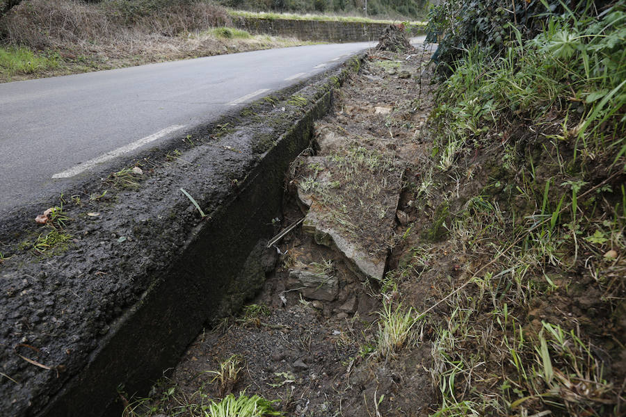 El barrio gijonés fue uno de los más afetados por las intensas lluvias caídas el domingo. Los vecinos piden que se limpie el río Pinzales para evitar que se vuelvan a repetir situaciones así