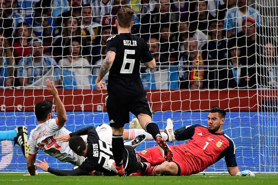 La selección que dirige Julen Lopetegui apabulló a Argentina en su estreno en el Wanda Metropolitano (6-1) con un 'hat-trick' de Isco y tantos de Diego Costa, Thiago y Aspas.