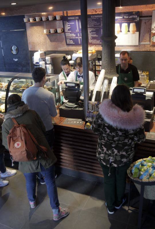 Fotos: Así es el Starbucks de Oviedo
