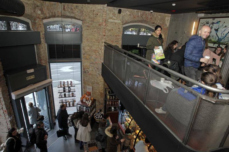 Fotos: Así es el Starbucks de Oviedo