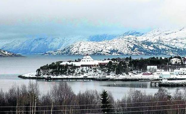 Panorámica de Tysfjord, pueblo ubicado a solo seis kilómetros de la frontera con Suecia.