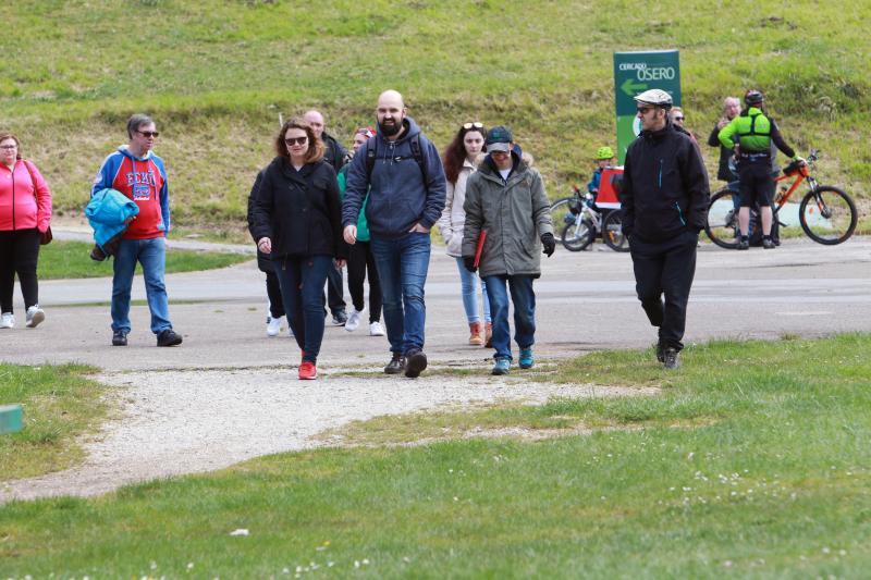 La previsión de mal tiempo no ha desincentivado a los visitantes y Asturias ha alcanzado una elevada tasa de ocupación esta Semana Santa. En los momentos en los que la lluvia ha dado una tregua, los turistas no han dudado en salir a disfrutar de los paisajes y las ciudades del Principado, de Oriente a Occidente. 
