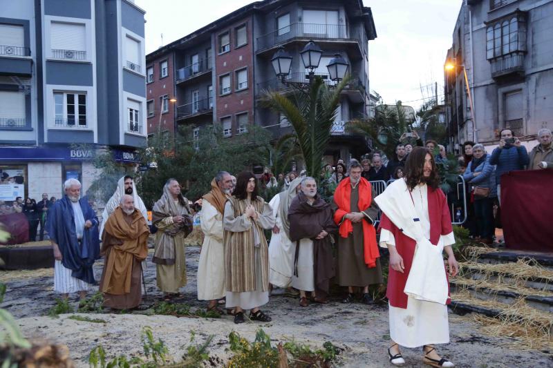 Decenas de personas asistieron en la iglesia de Infiesto a la representación