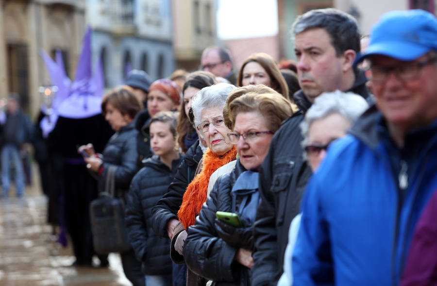 Fotos: Procesión de La Soledad en Oviedo