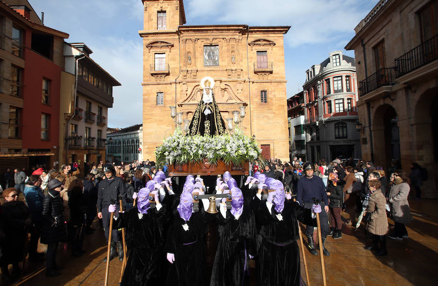 Fotos: Procesión de La Soledad en Oviedo