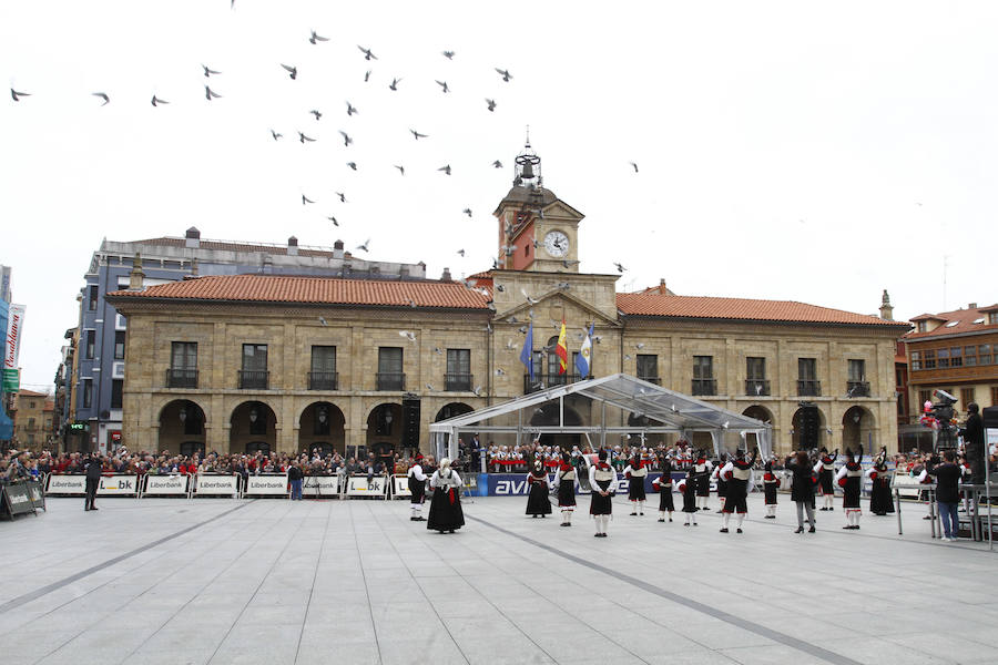 Este año las fiestas celebran su 125 aniversario y algunas de las carrozas también lo recordaron rememorando momentos históricos de esta celebración.