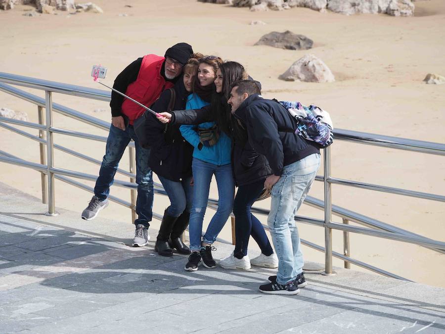 Fotos: Los turistas abarrotan el oriente asturiano