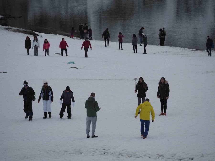 Fotos: Los turistas abarrotan el oriente asturiano