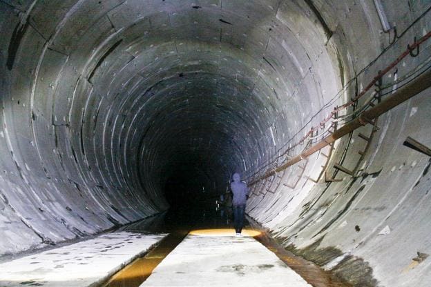 Interior del túnel del metrotrén, en diciembre de 2016. 