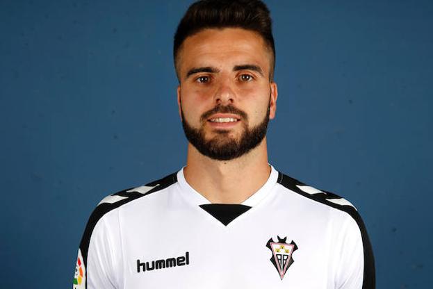 Pelayo Novo, con la camiseta del Albacete. 