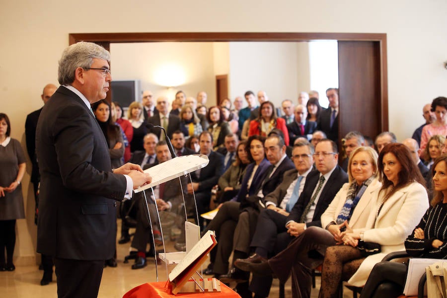 El nuevo Delegado de Gobierno en Asturias, Mariano Marín, se ha comprometido a abrir la Delegación para fomentar el diálogo y actuar de puente entre Estado, autonomía y ayuntamientos en Asturias. 