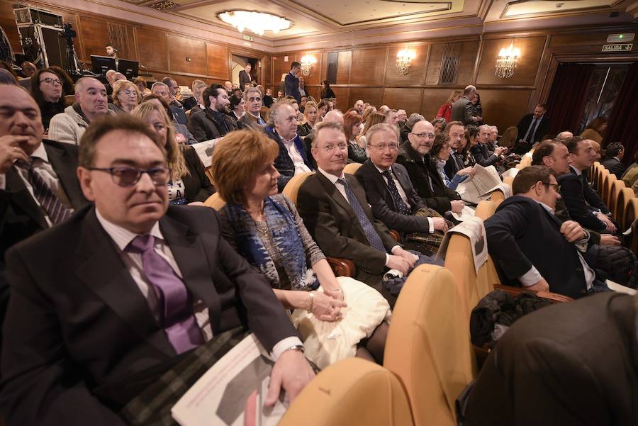 María Neira, directora de Salud Pública de la OMS, Antonio Gamoneda, los astilleros Gondán y Armón y las unidades policiales que luchan contra el maltrato han sido los galardonados de esta edición.