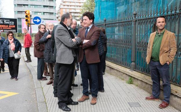 Imagen. Asistentes a la ceremonio, minutos antes del inicio.