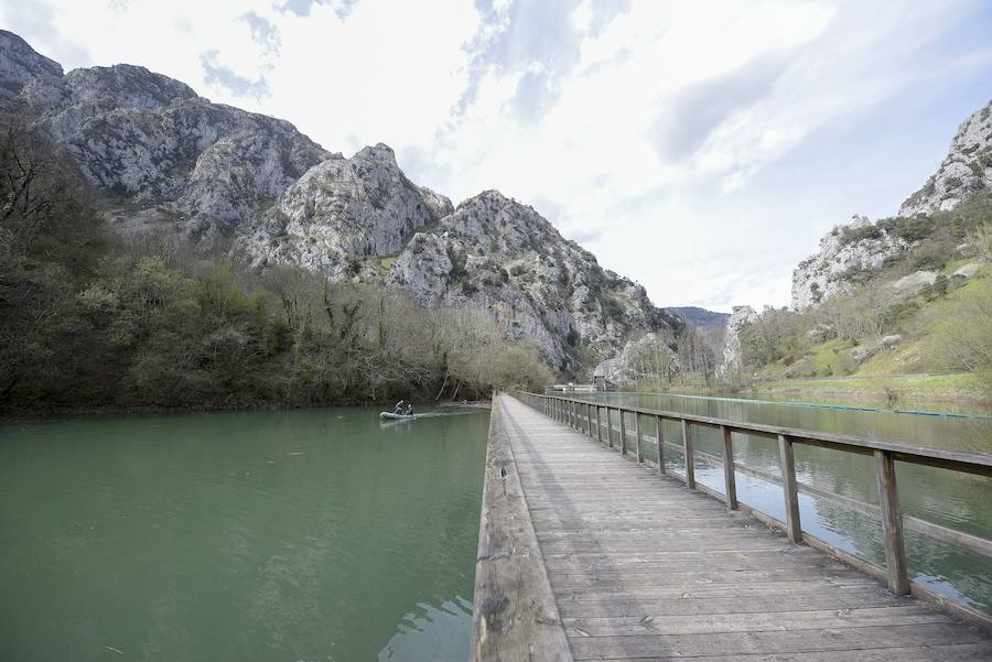 El rastreo está centrado en las inmediaciones del recorrido en que el participó con sus compañeros del Grupo de Montaña Ensidesa, quienes alertaron de su desaparición