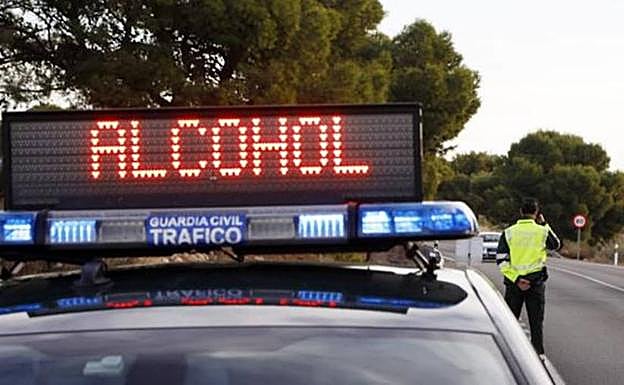 Etílica y sin carnet al ir a recoger a sus hijos a la salida del colegio