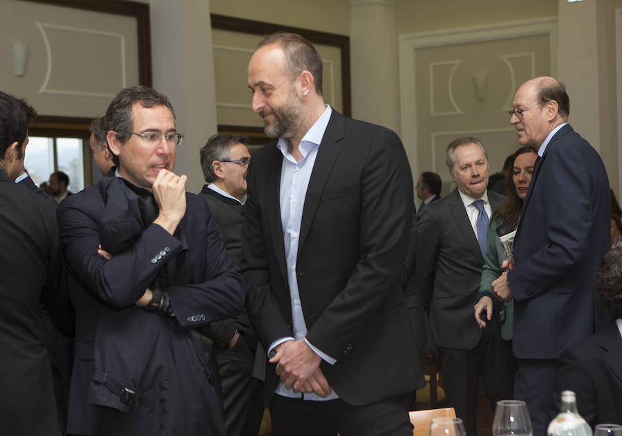 El ministro de Fomento, Íñigo de la Serna, ha analizado el presente y futuro de las infraestructuras en Asturias en el Fórum EL COMERCIO, organizado en colaboración con el SabadellHerrero. 