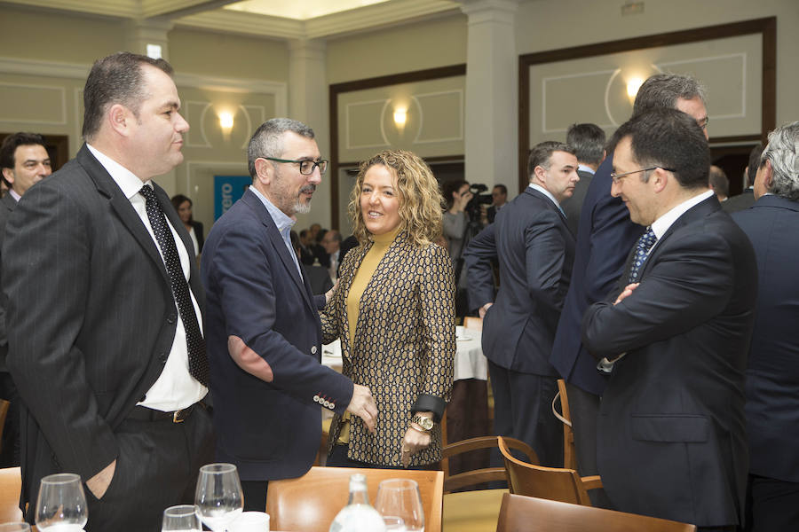 El ministro de Fomento, Íñigo de la Serna, ha analizado el presente y futuro de las infraestructuras en Asturias en el Fórum EL COMERCIO, organizado en colaboración con el SabadellHerrero. 