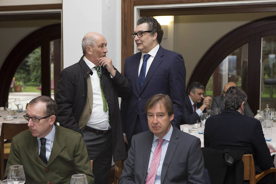 El ministro de Fomento, Íñigo de la Serna, ha analizado el presente y futuro de las infraestructuras en Asturias en el Fórum EL COMERCIO, organizado en colaboración con el SabadellHerrero. 