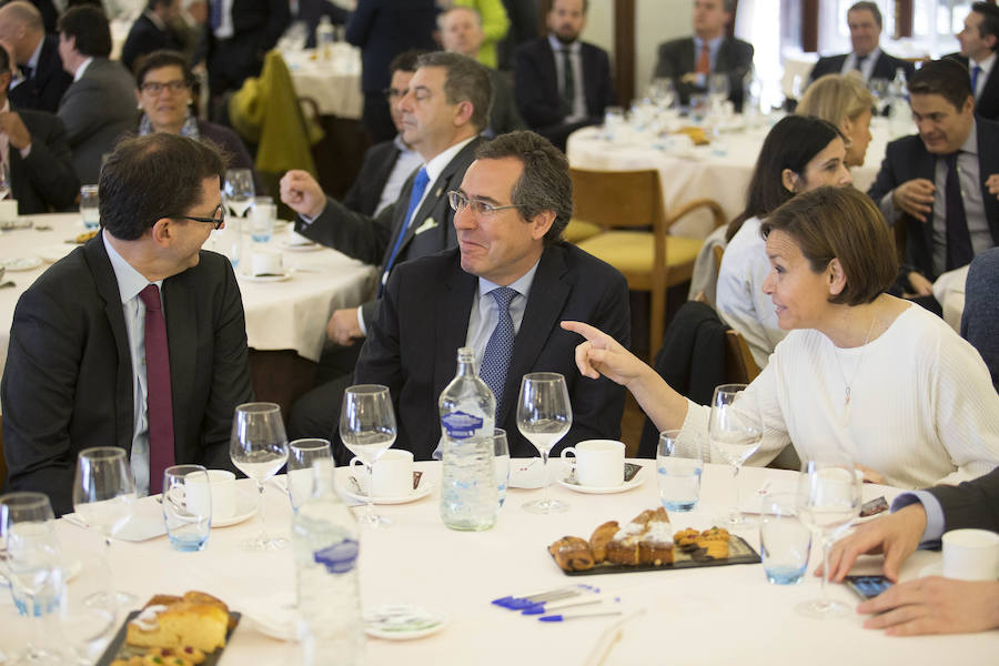 El ministro de Fomento, Íñigo de la Serna, ha analizado el presente y futuro de las infraestructuras en Asturias en el Fórum EL COMERCIO, organizado en colaboración con el SabadellHerrero. 