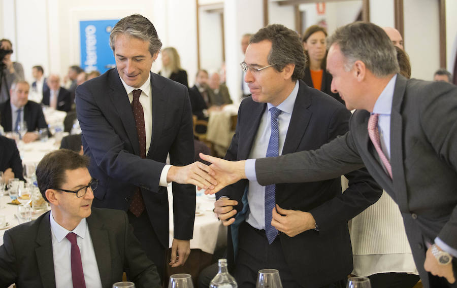 El ministro de Fomento, Íñigo de la Serna, ha analizado el presente y futuro de las infraestructuras en Asturias en el Fórum EL COMERCIO, organizado en colaboración con el SabadellHerrero. 
